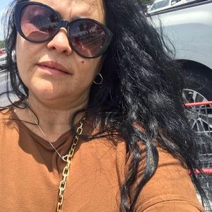 Meet your Posher, Isabel